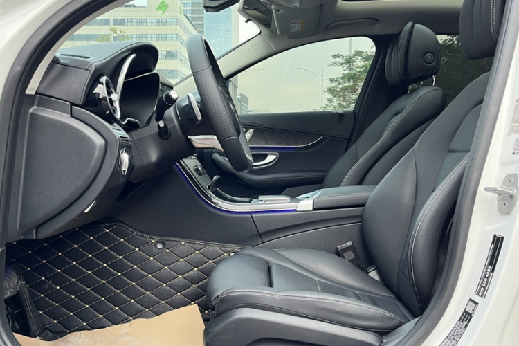 Mercedes-Benz C Class 2020 car image #20