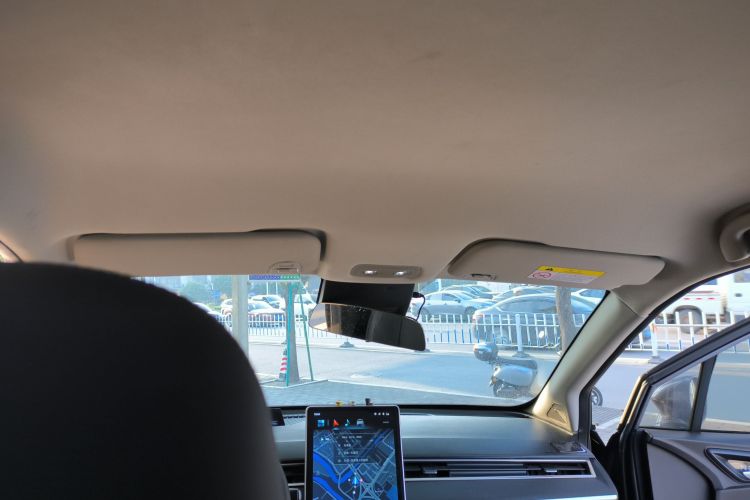 哪吒汽车 哪吒V 2021 汽车图片 #20