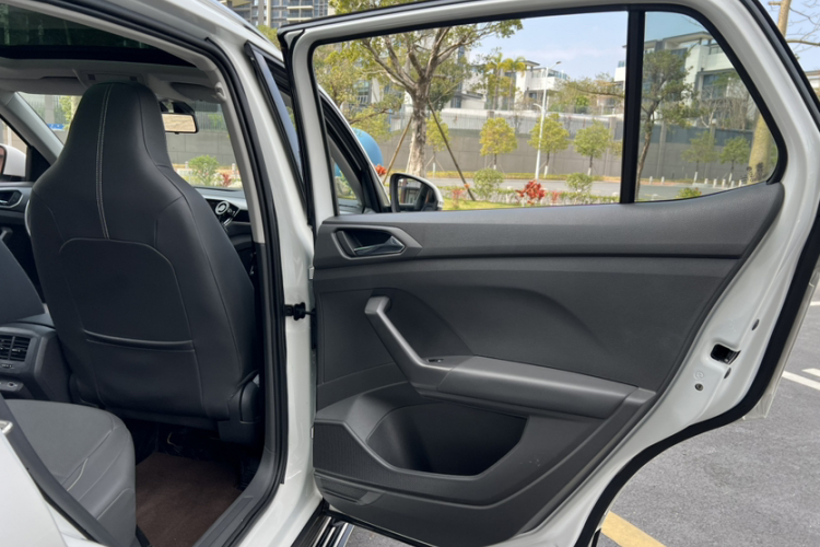 Volkswagen T-Cross 2021 #20 Volkswagen T-Cross 2021 car image #20