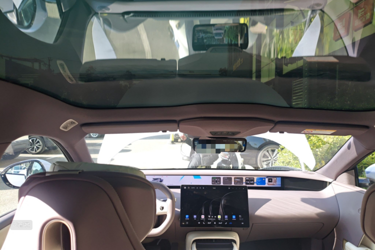 Avatr 12 2025 car image #20