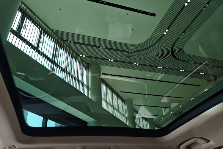 BMW iX1 2025 car image #20