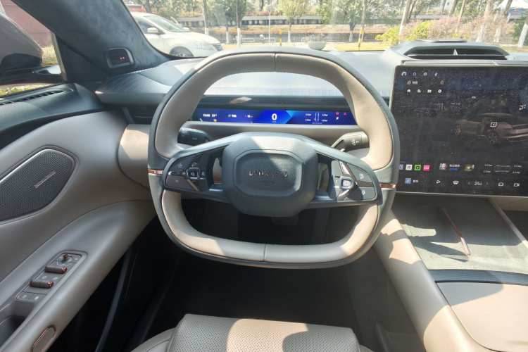 Lynk & Co 2024 car image #20