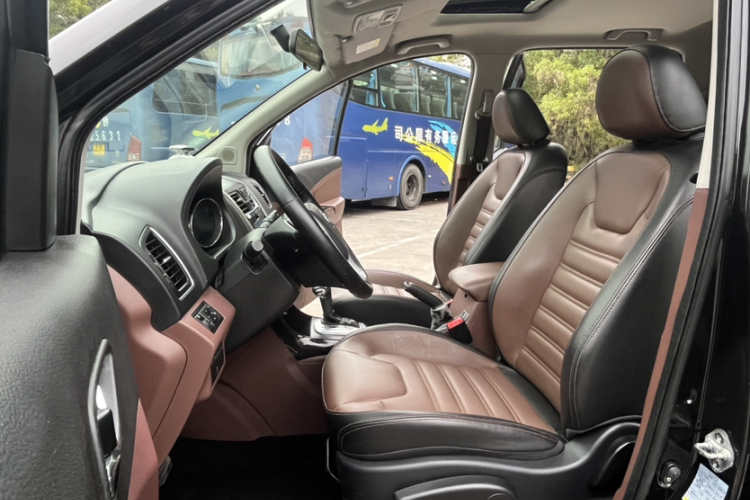 Forthing SX6 2017 car image #20