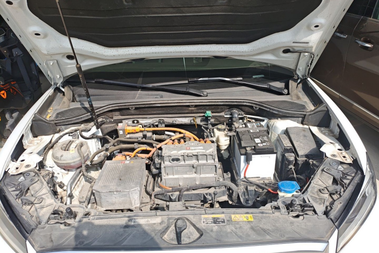 Audi Q2L e-tron 2020 car image #20