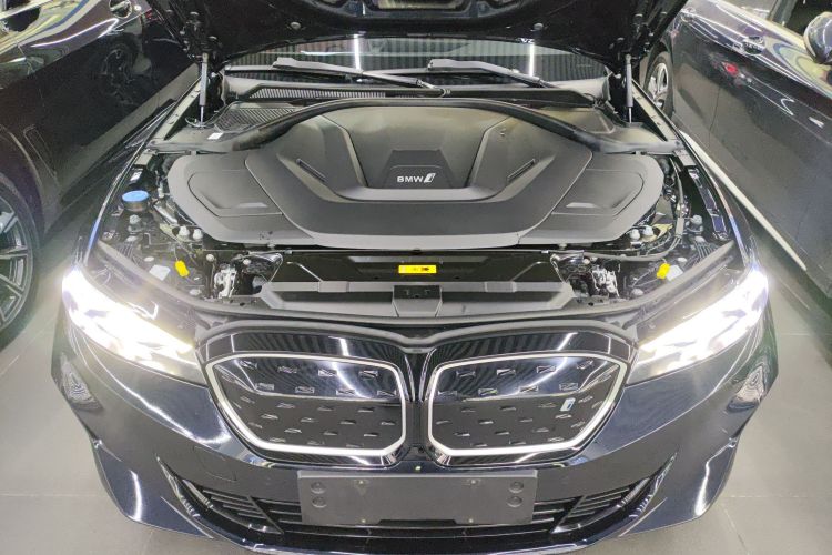 BMW i3 2023 car image #20