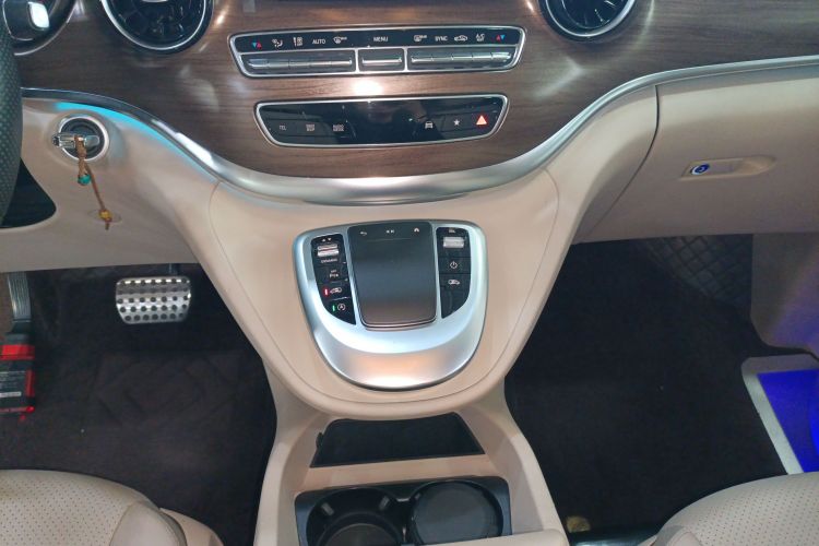 Mercedes-Benz V Class 2022 #20 Mercedes-Benz V Class 2022 car image #20