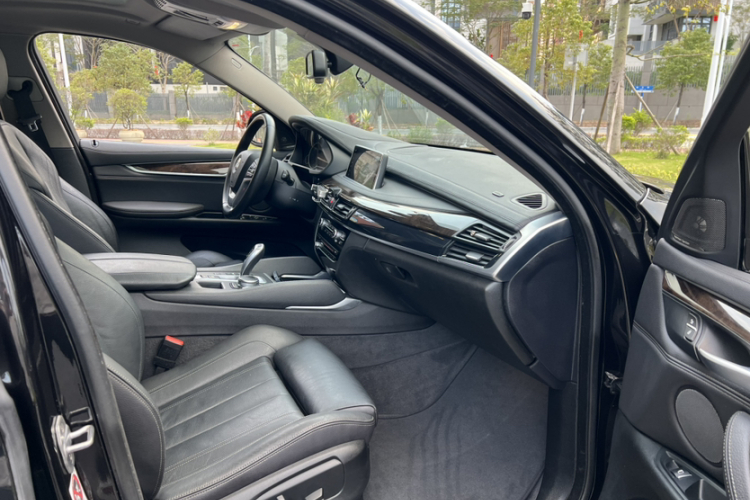 BMW X6 2018 car image #20