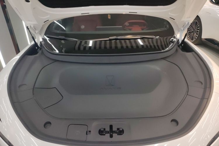 Avatr 12 2025 car image #20