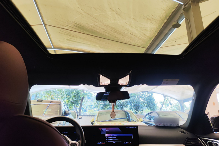 BMW i4 2022 car image #20