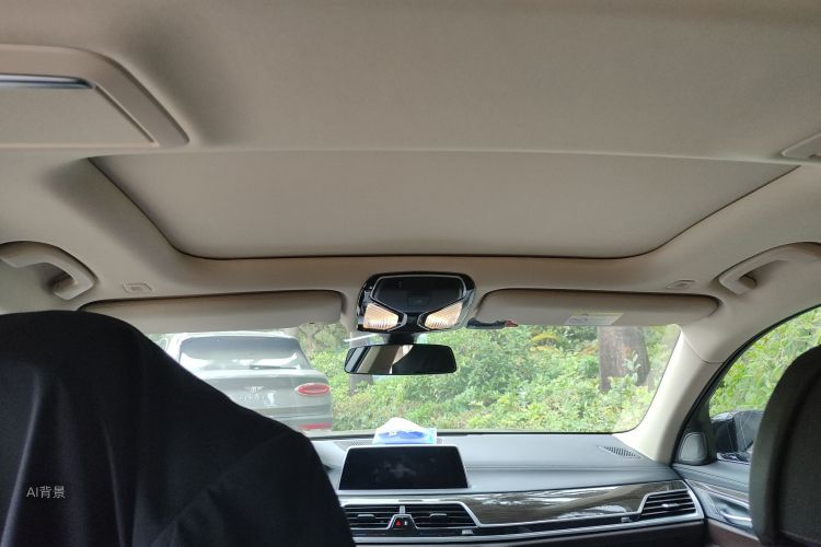 BMW 7 Series 2019 car image #20