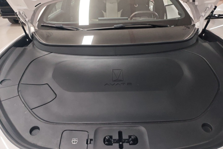 Avatr 12 2024 car image #20