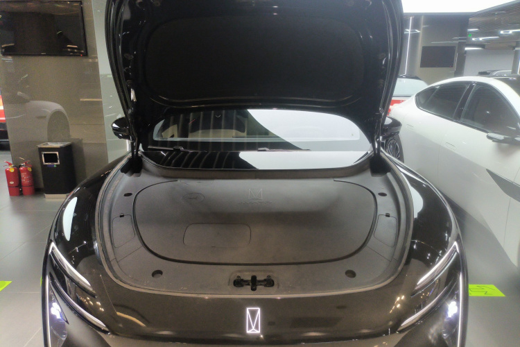 Avatr 06 2025 car image #20