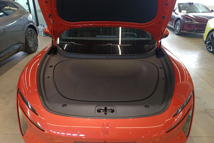 Avatr 06 2025 car image #20