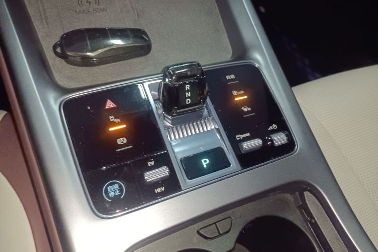 BYD Seal 07 DM-i 2024 صورة سيارة #20