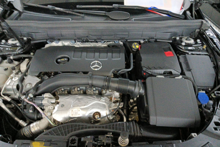 Mercedes-Benz GLB Class 2023 car image #20