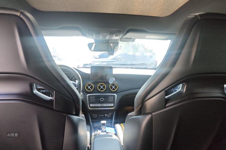 Mercedes-Benz GLA AMG 2018 immagine di auto #20