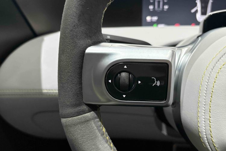 Avatr 11 2023 car image #20