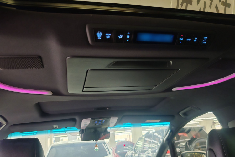 Toyota Alphard 2022 car image #20