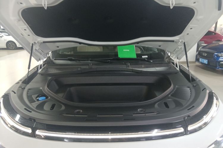 Xpeng G9 2025 car image #20