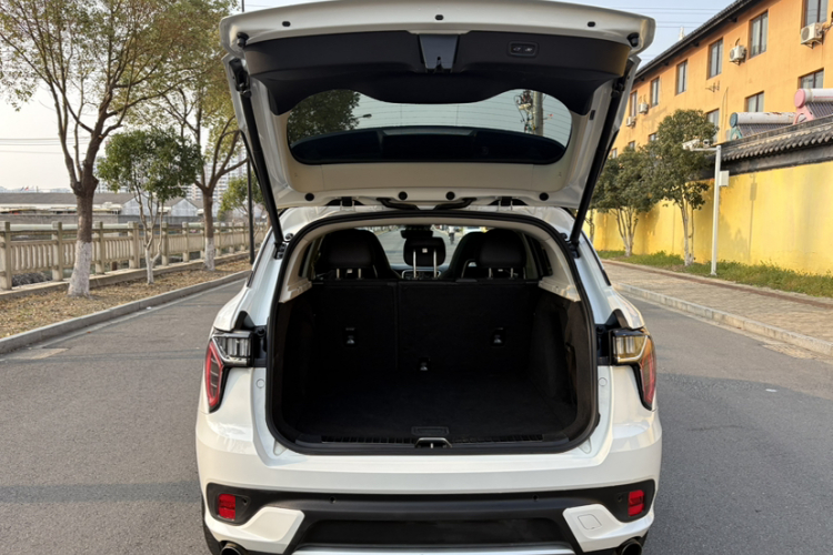 Lynk & Co 01 EM-P 2018 car image #20