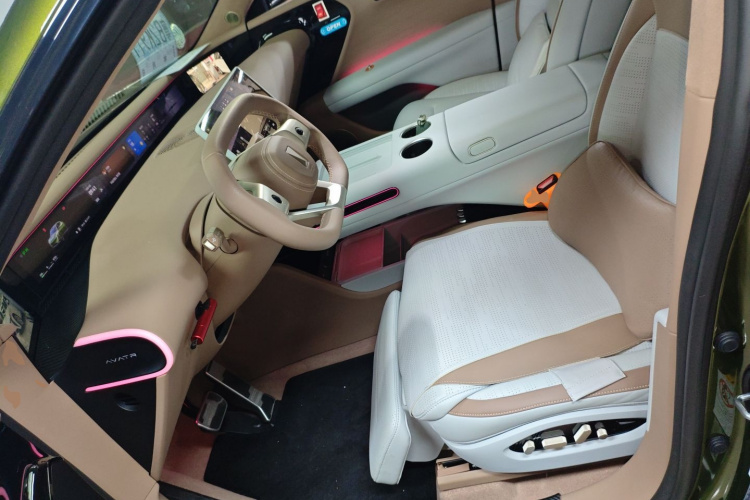 Avatr 07 2024 immagine di auto #20