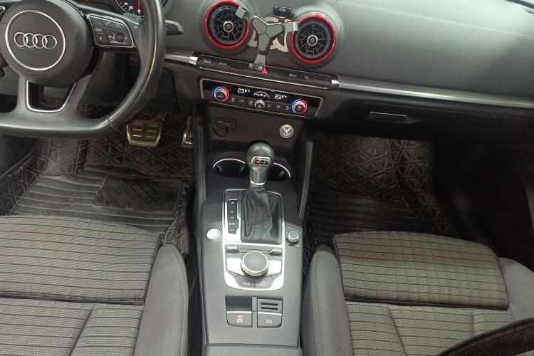 Audi A3 2019 car image #20