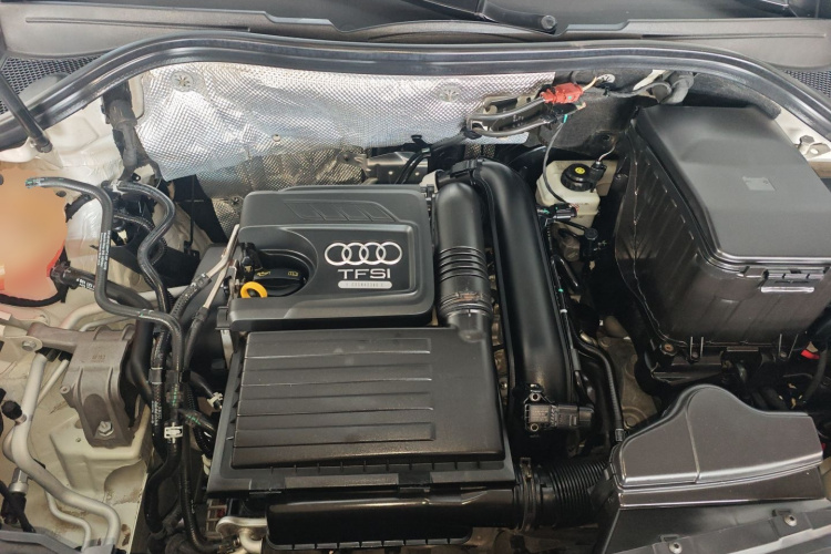 Audi Q3 2016 car image #20