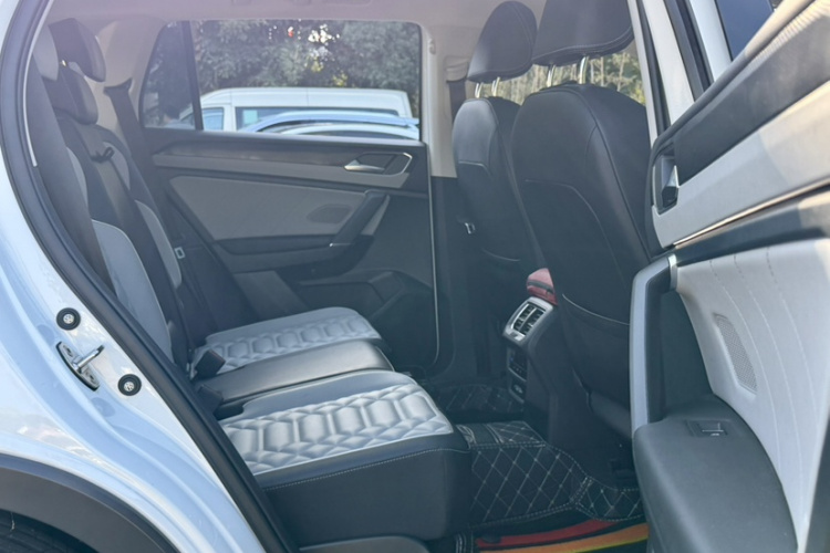 Volkswagen Tayron 2023 immagine di auto #20