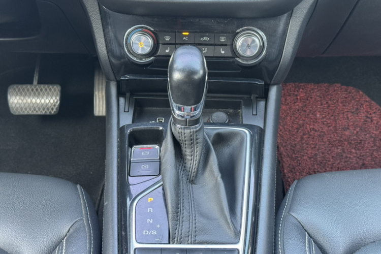 Roewe RX3 2019 изображение автомобиля #20