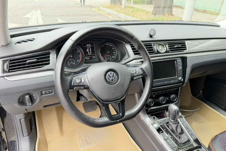 Volkswagen Passat 2018 car image #20