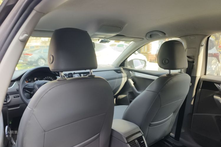 Skoda Octavia 2015 car image #20