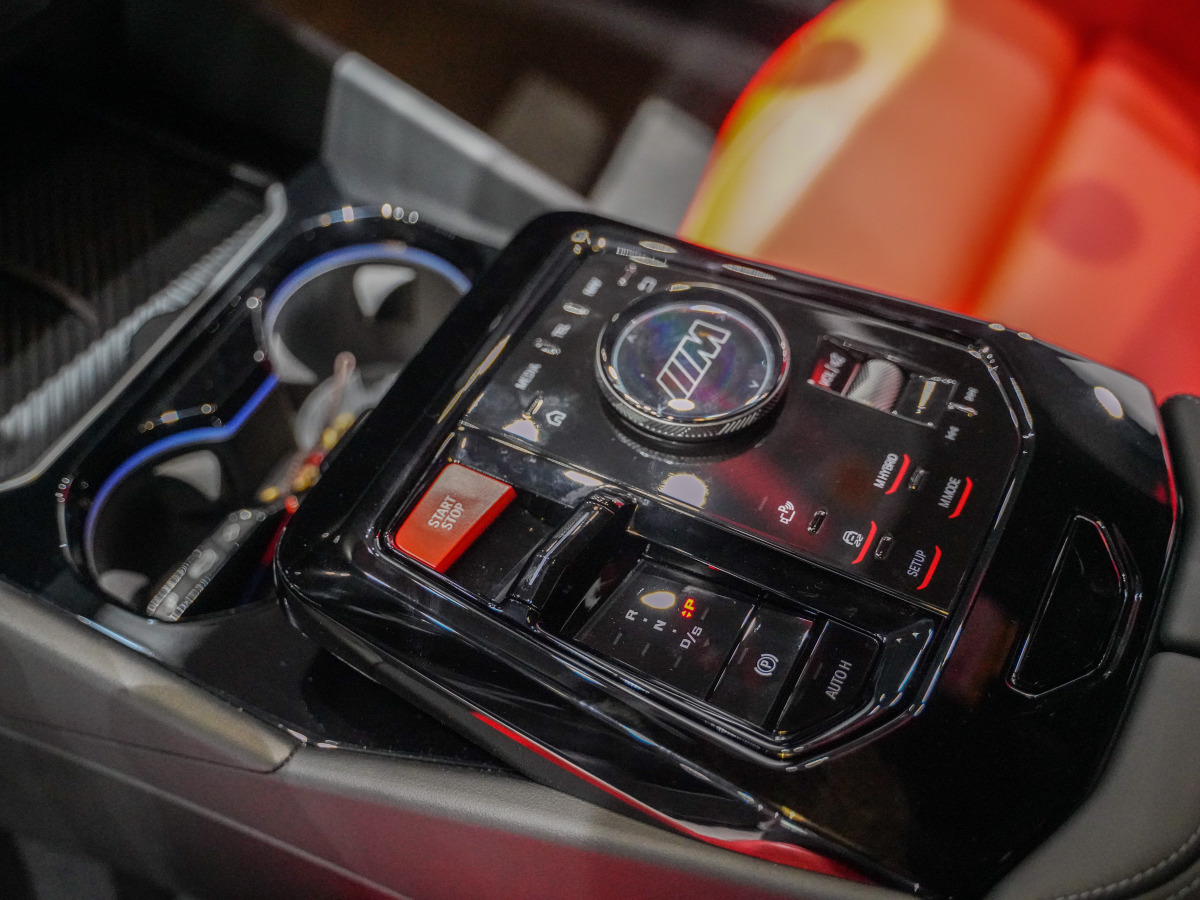 BMW M5 New Energy 2024 immagine di auto #20