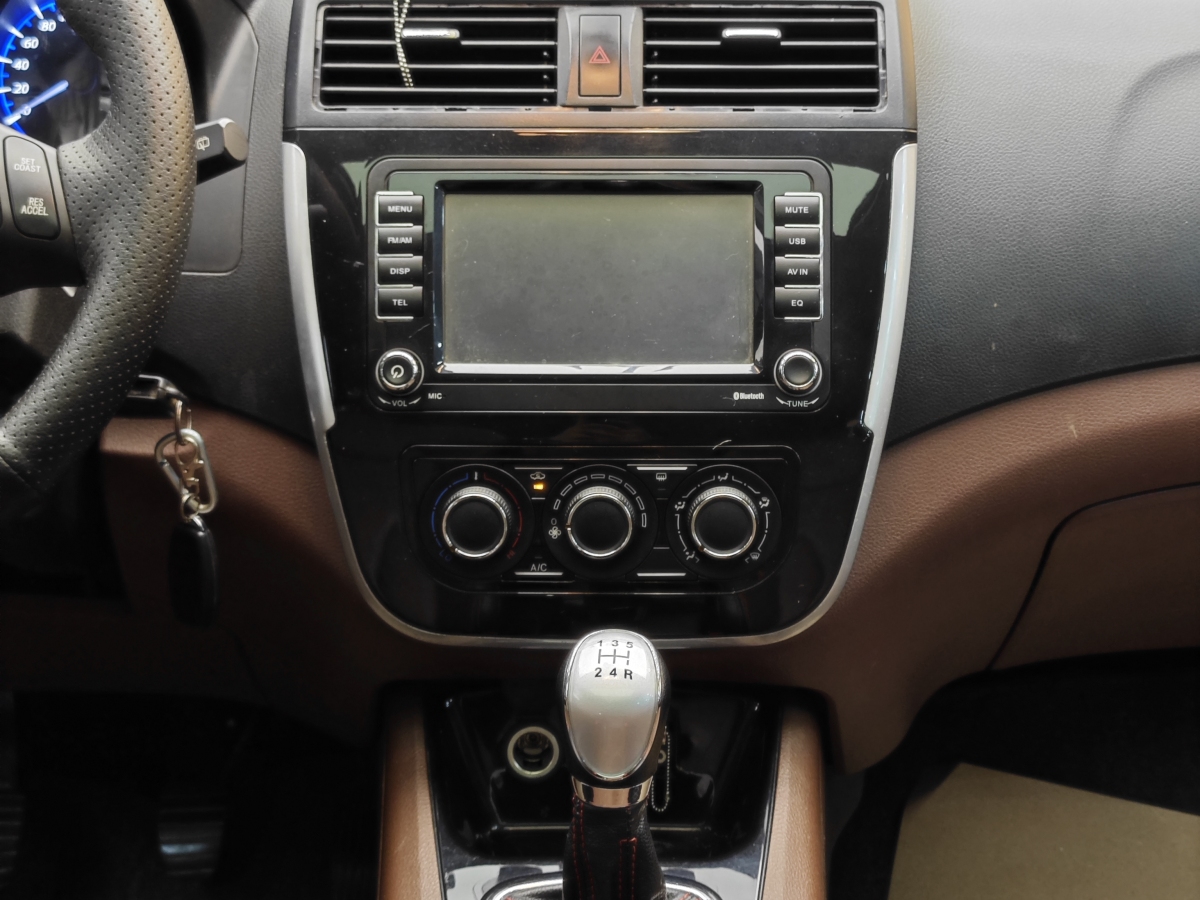 Forthing JOYEAR X5 2016 #20 Forthing JOYEAR X5 2016 car image #20