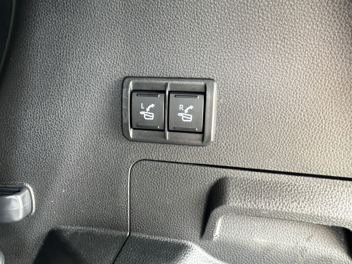 Toyota Sequoia 2023 #20 Toyota Sequoia 2023 imagen de coche #20