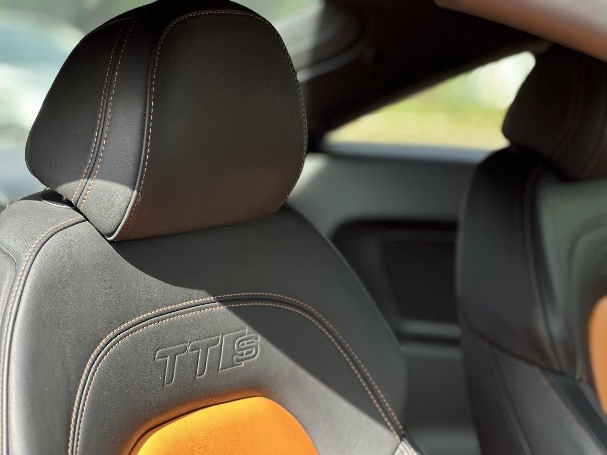 Audi TTS 2011 car image #20