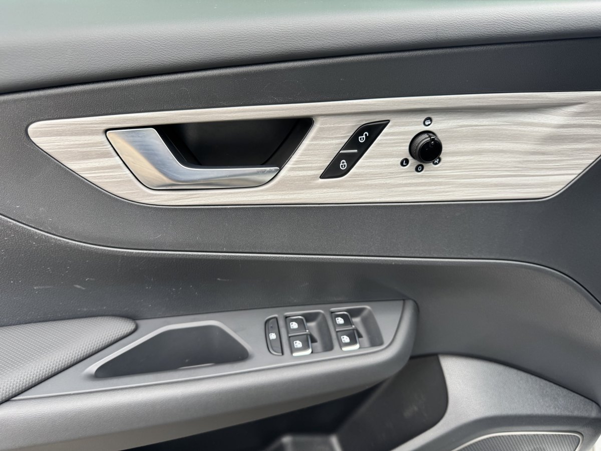 HongQi E-QM5 2024 car image #20