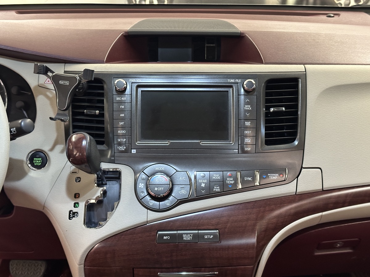 Toyota SIENNA 2014 car image #20