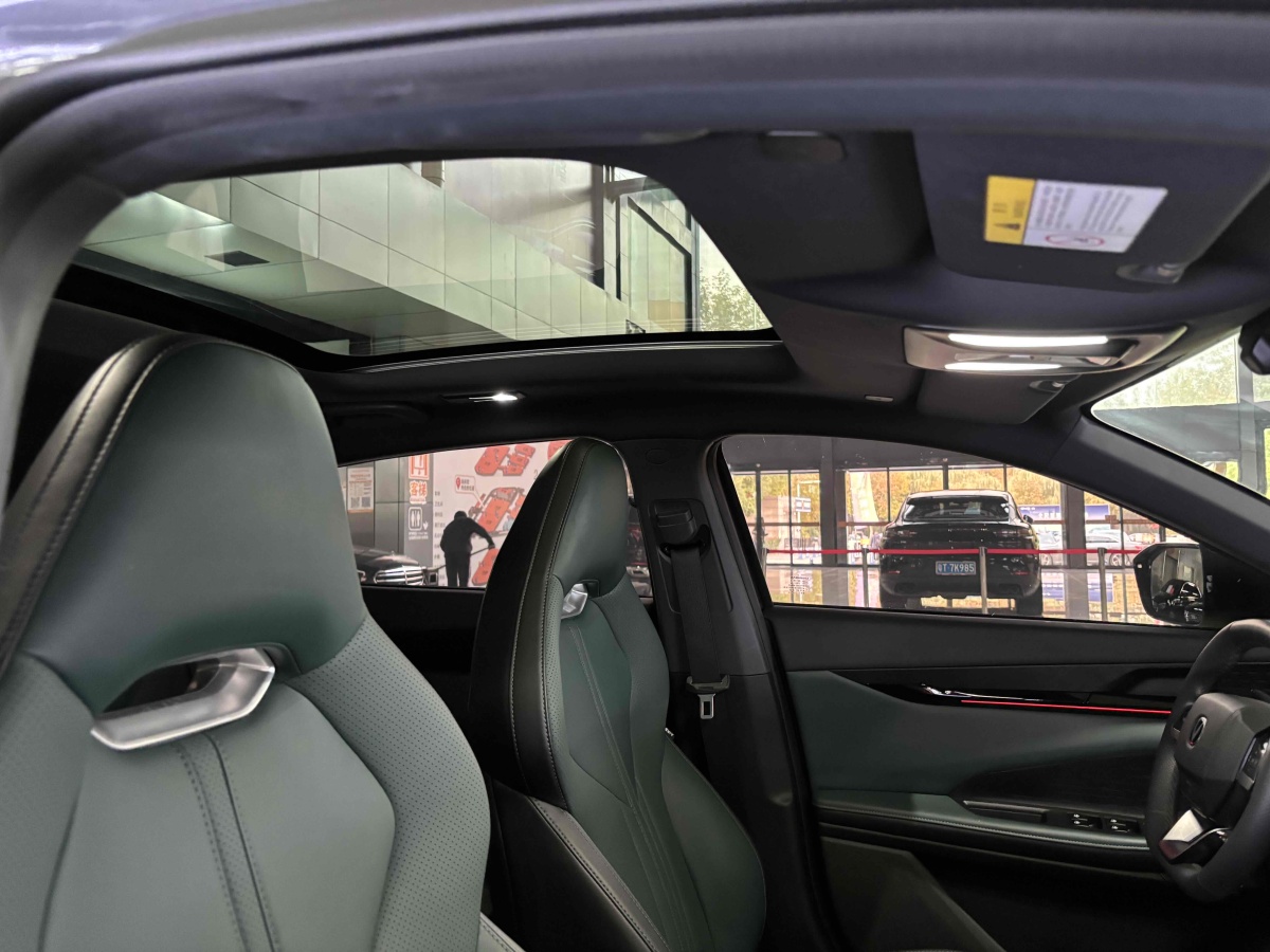 Changan UNI-V iDD 2024 car image #20