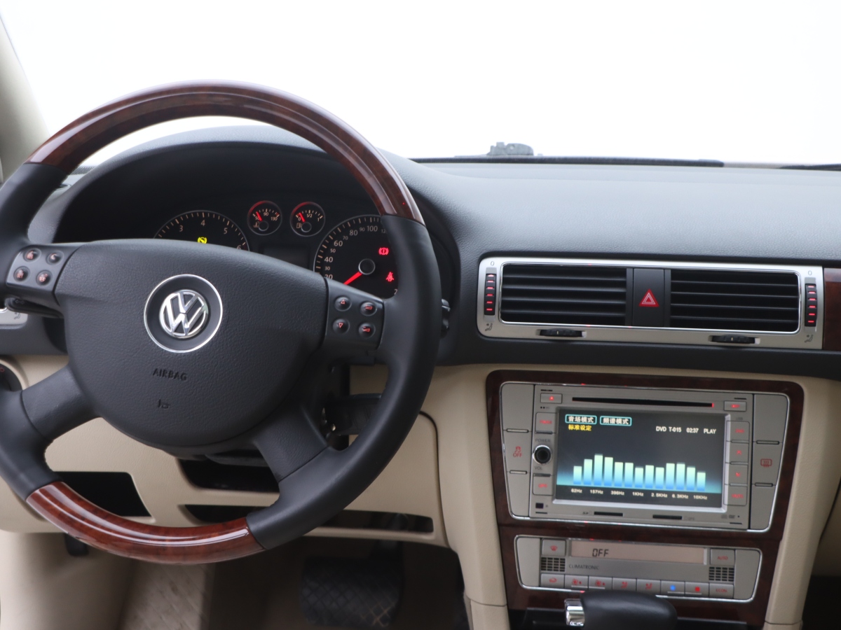 Volkswagen Passat Lingyu 2010 car image #20