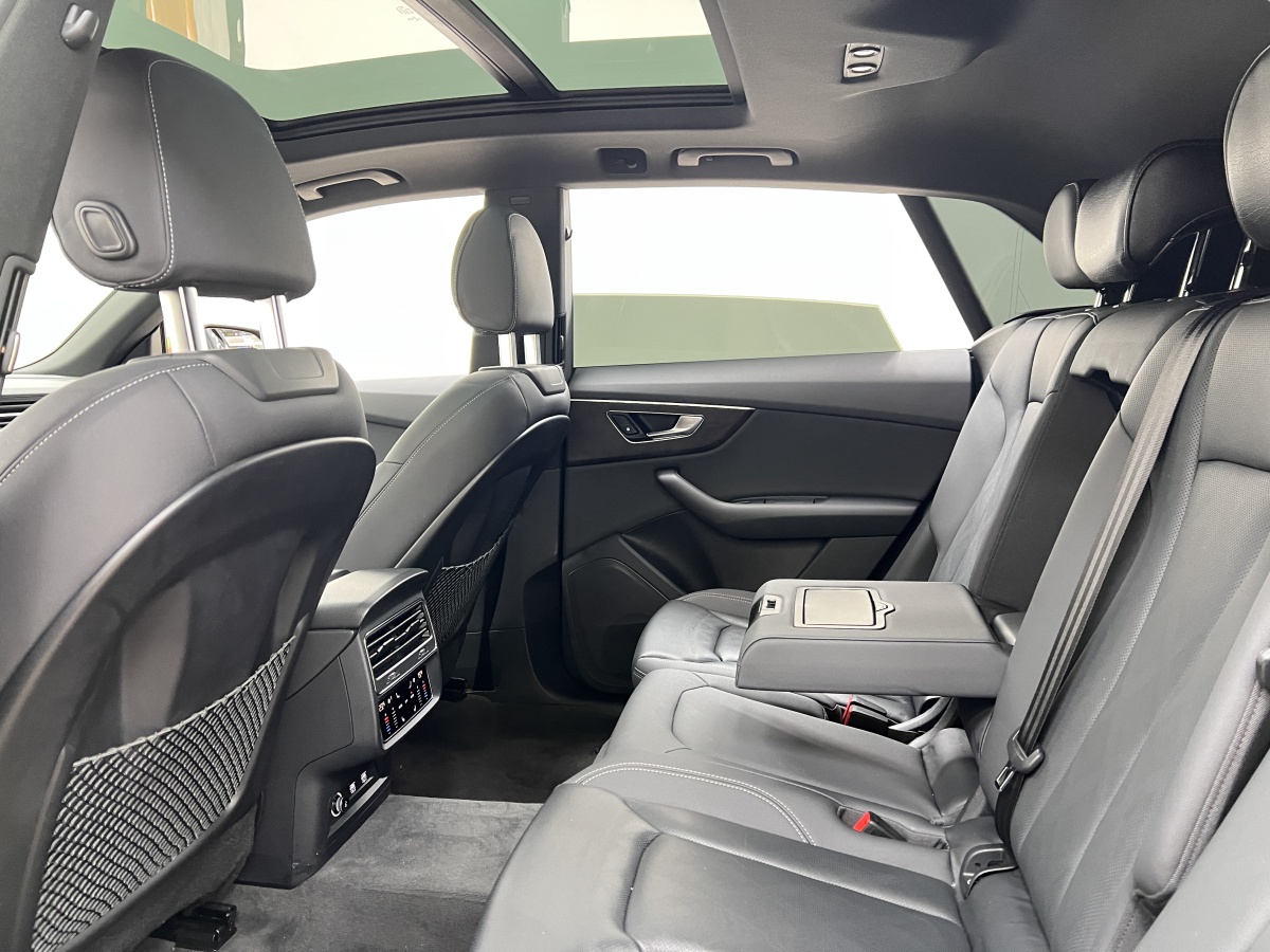 Audi RS Q8 2020 car image #20