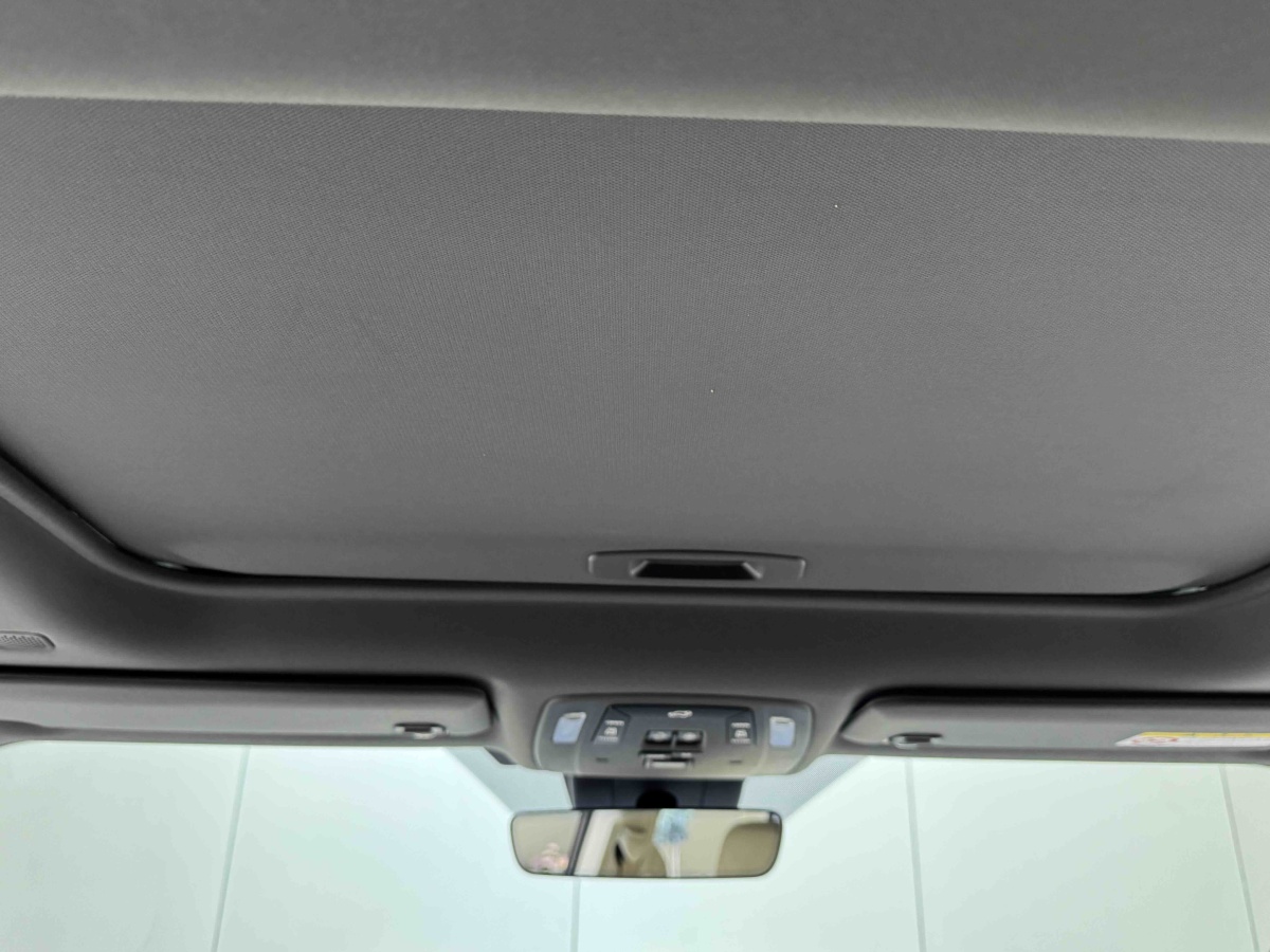 Toyota Granvia 2024 immagine di auto #20