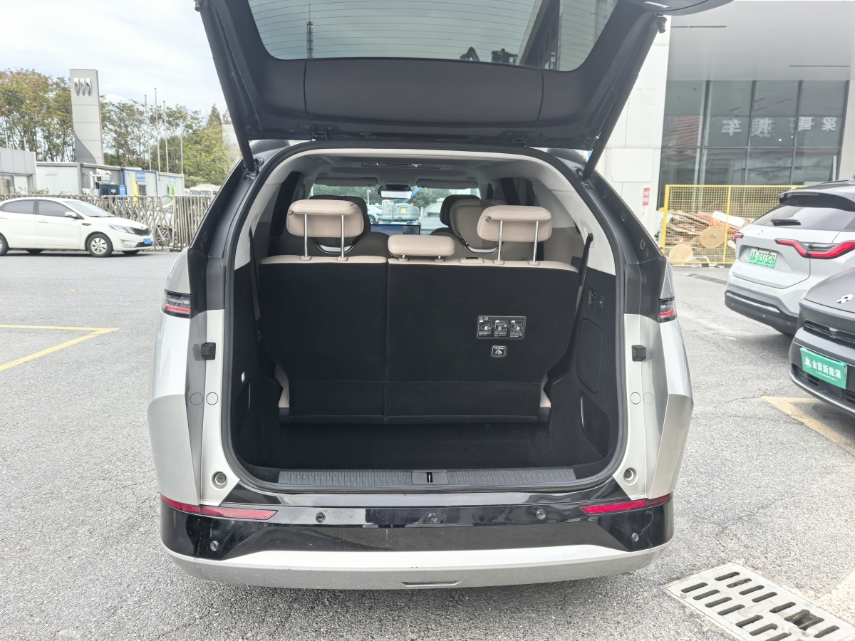 Xpeng X9 2024 immagine di auto #20