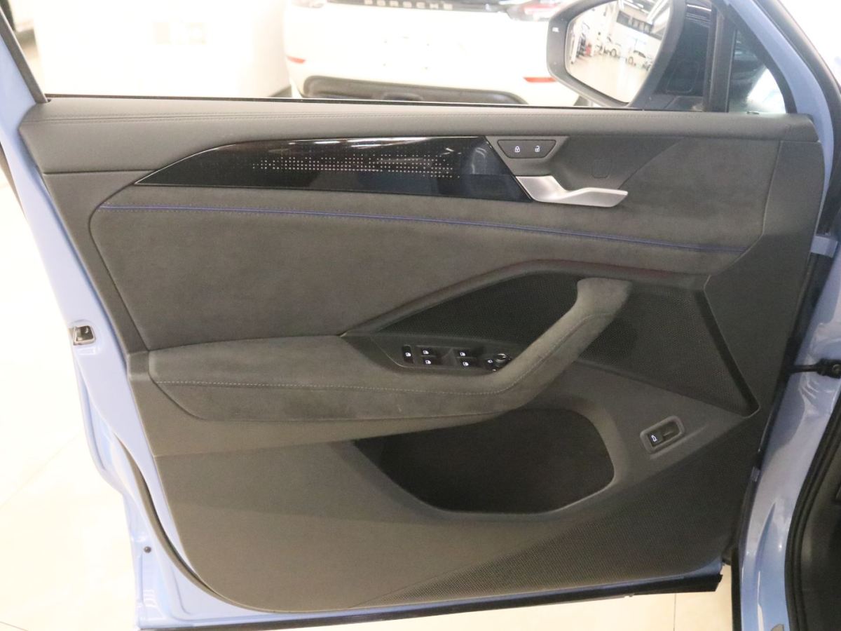 Volkswagen Tiguan L 2024 immagine di auto #20