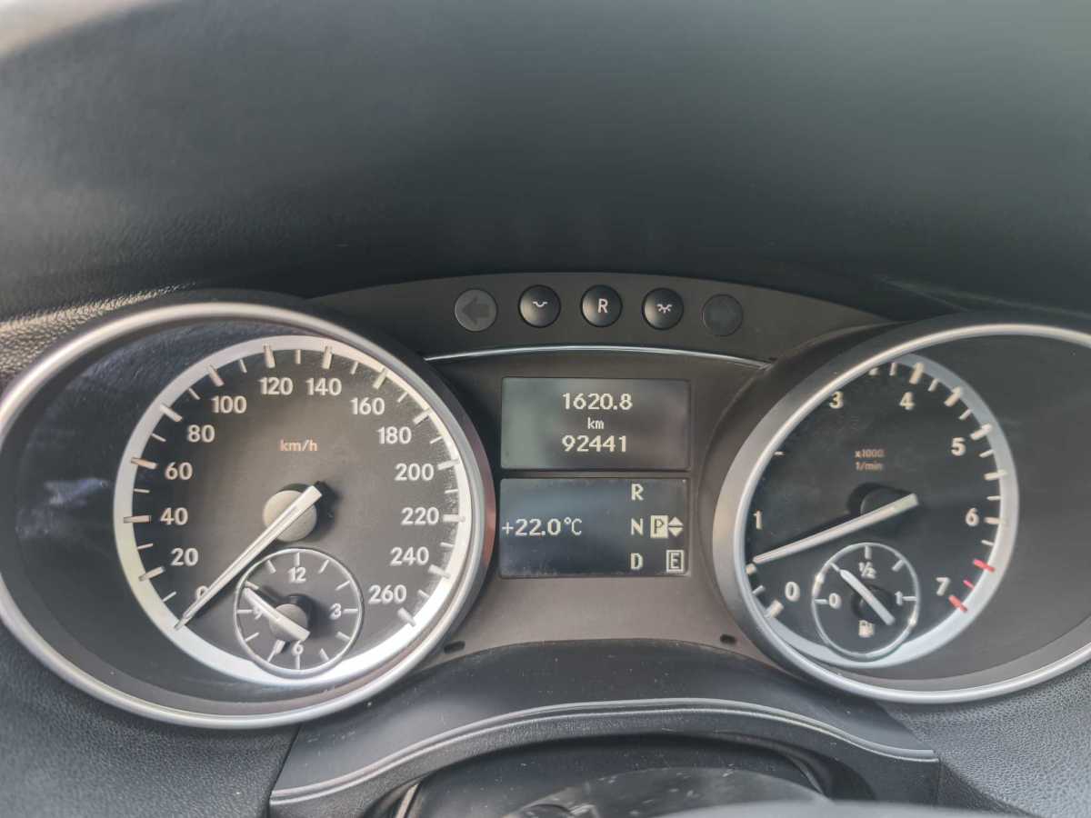 Mercedes-Benz R Class 2016 car image #20