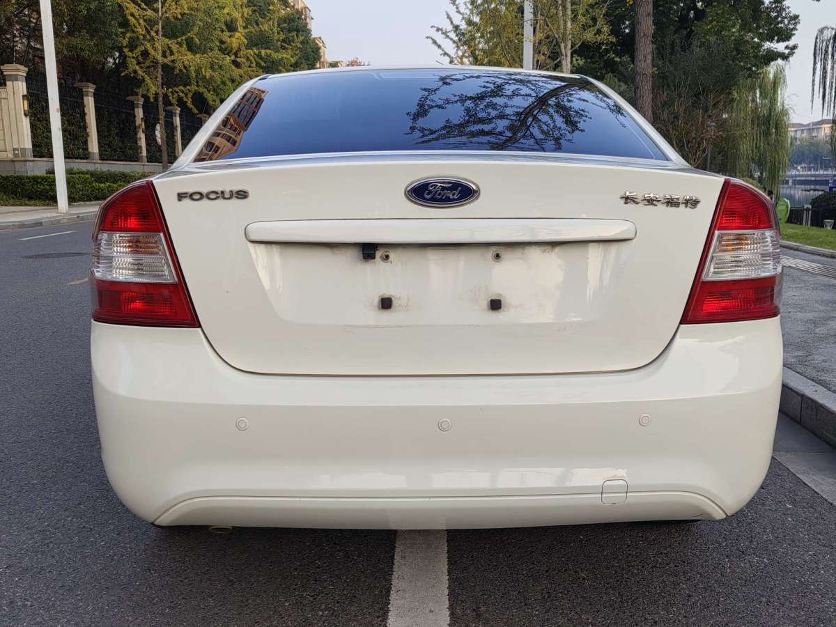 Ford Focus (Imported) 2014 car image #20