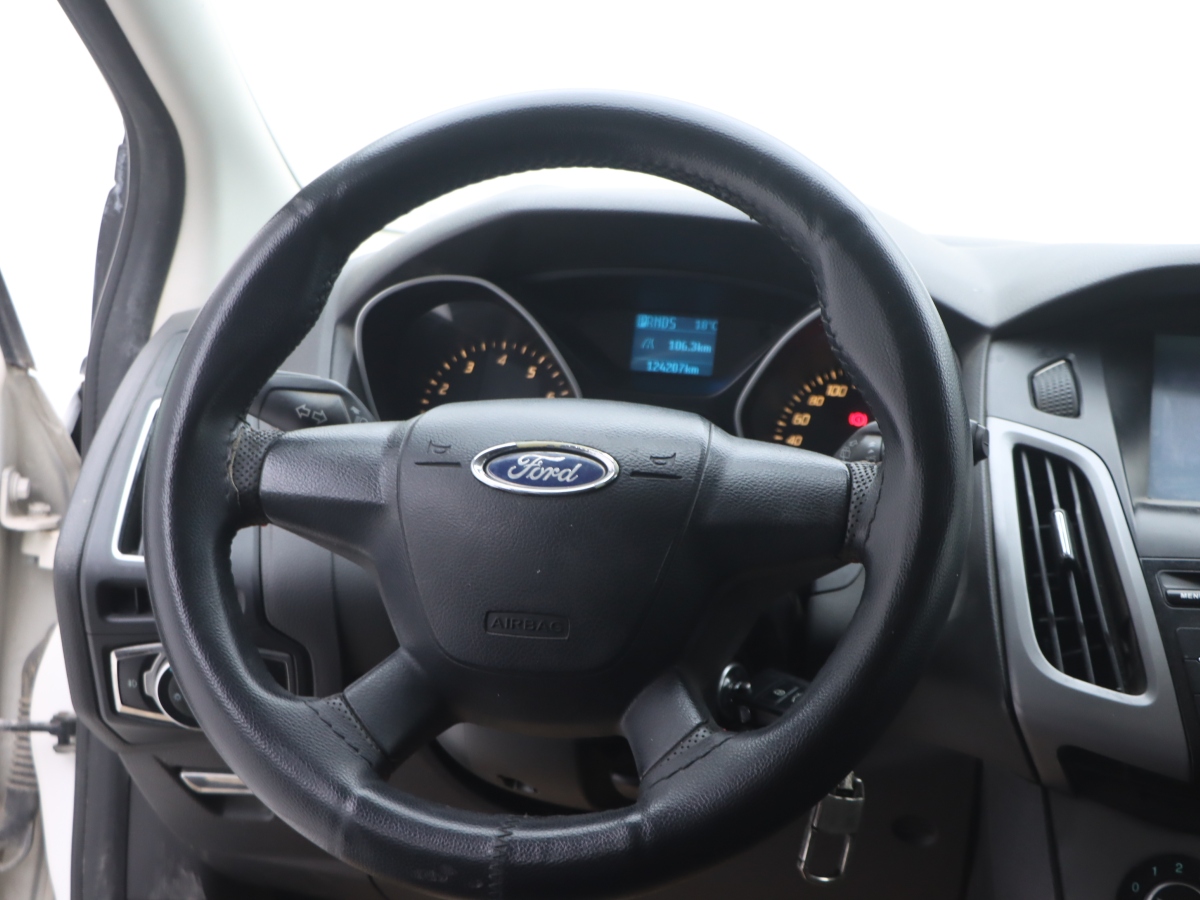 Ford Focus (Imported) 2013 car image #20