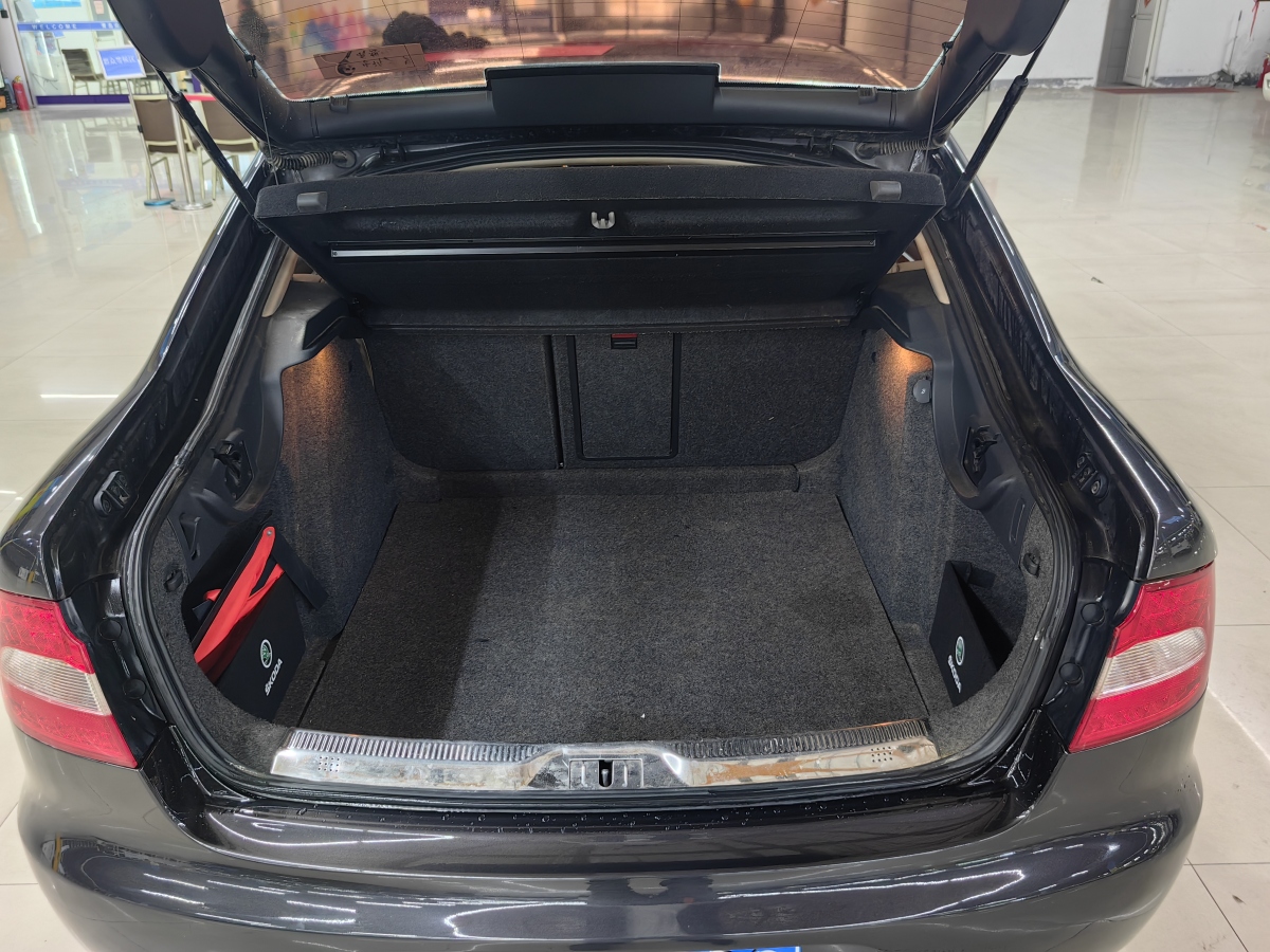 Skoda Superb 2010 car image #20