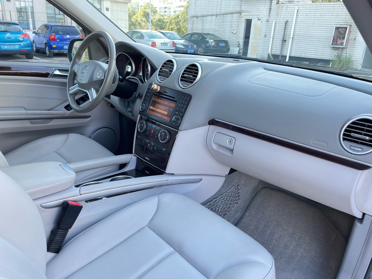 Mercedes-Benz GL Class 2010 car image #20