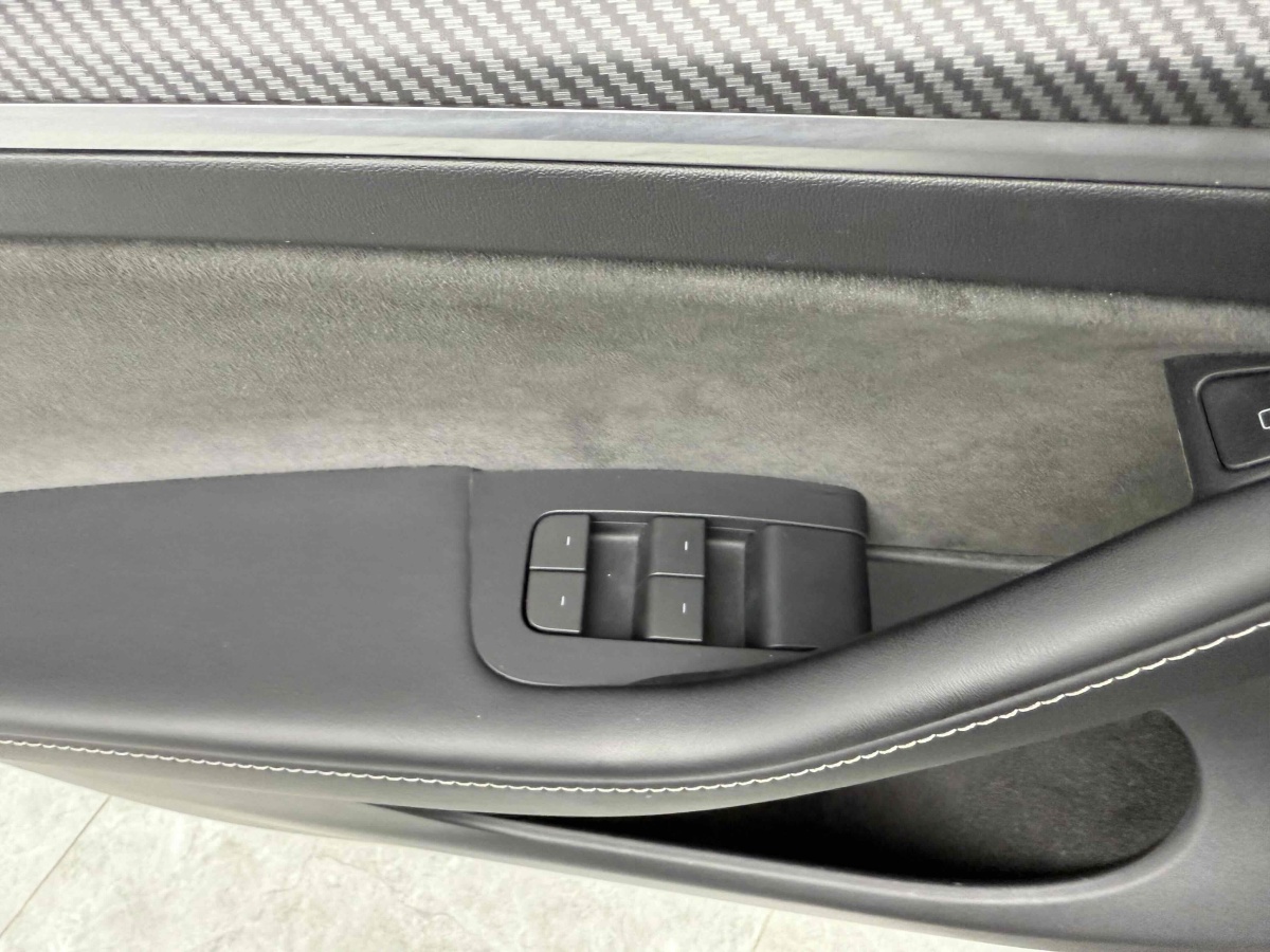 Tesla Model Y 2023 car image #20