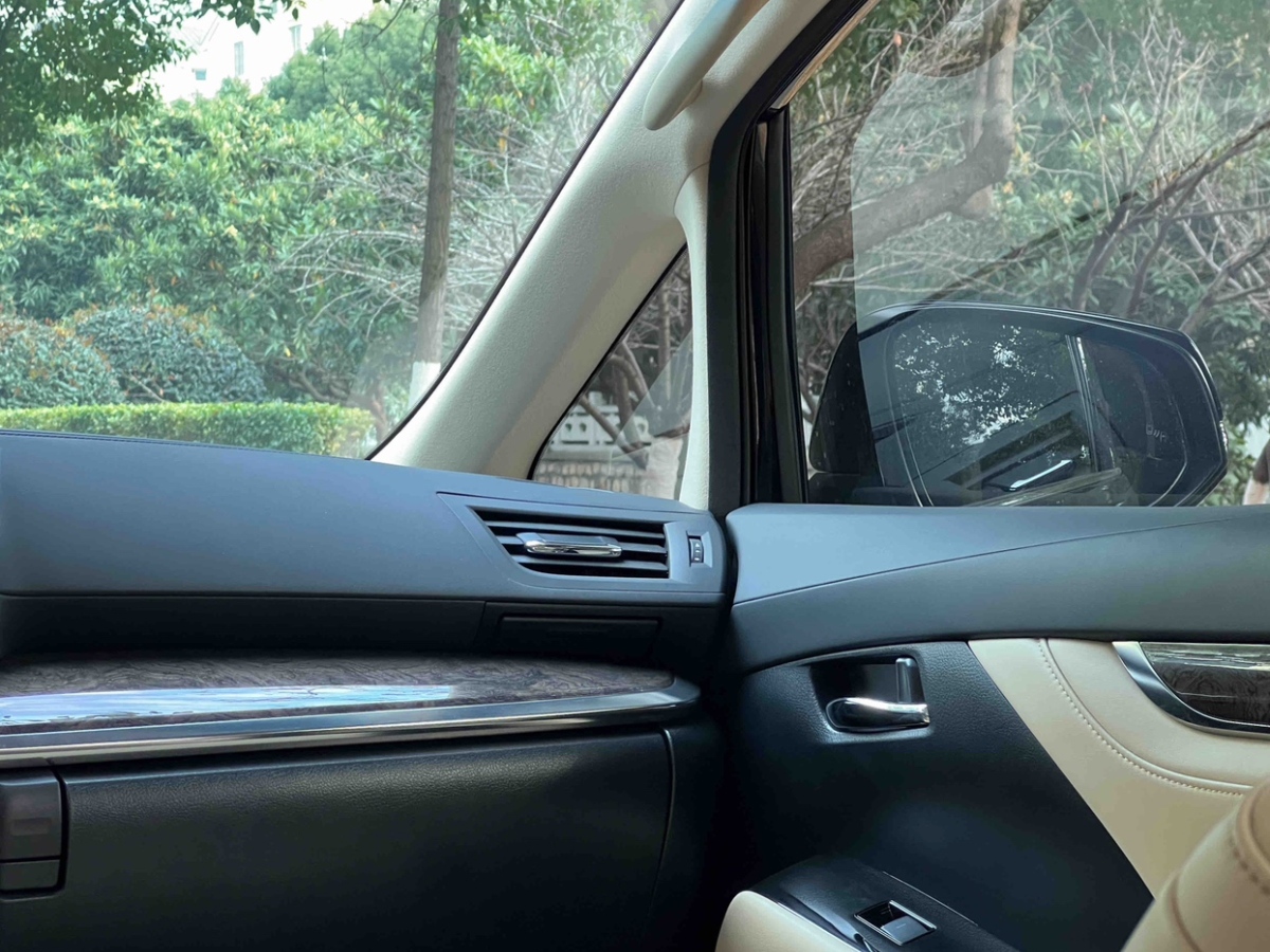 Toyota Alphard 2023 изображение автомобиля #20